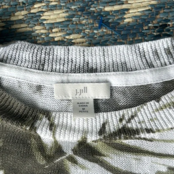 J. Jill Oversized Olive and White Leaf Pattern Sweater - Linen Blend - Picture 2 of 3